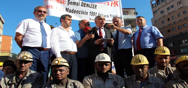 MADENCİ YER ÜSTÜNE ÇIKIP ÖZELLEŞTİRMEYE KARŞI BAYRAK AÇTI