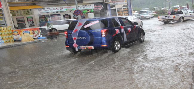 ALAPLI'DA SAĞANAK YAĞIŞ HAYATI FELÇ ETTİ