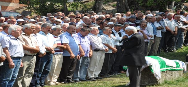 BELEDİYE MECLİS ÜYESİ SEFA ÇAKIR’IN ANNESİ TOPRAĞA VERİLDİ