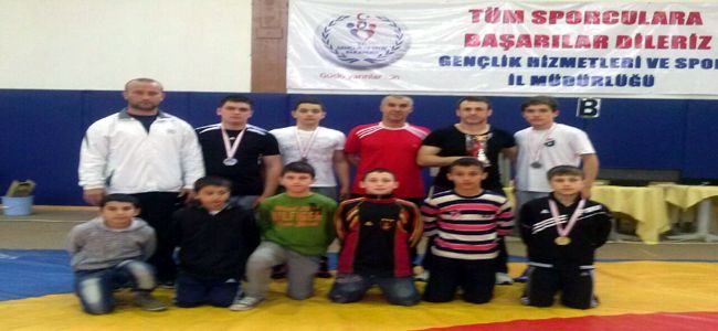 AKTİF GENÇLİK SPOR KULÜBÜ GÜREŞÇİLERİ BÖLGE İKİNCİSİ OLDU