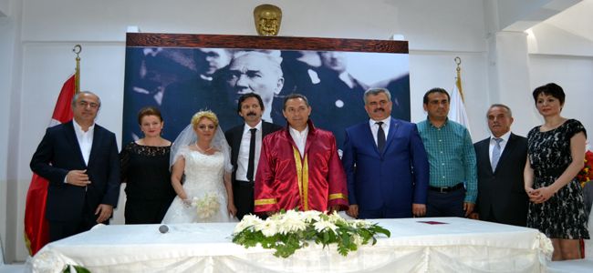 ÇATUROĞLU, ÇİFTLERİN MUTLULUKLARINA ORTAK OLDU