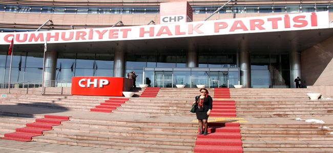 CHP’NİN EN GENÇ VE İLK KADIN ADAY ADAYI BAŞVURUSUNU YAPTI