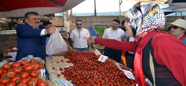 ÇATUROĞLU, PAZAR ESNAFINI GEZDİ