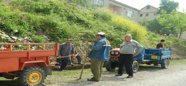 Hasanlı;da Köylülerden İmece Usulü Temizlik