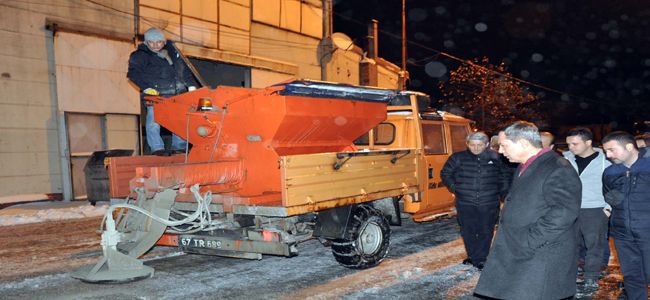 VATANDAŞLARI DİNLEDİ,  ÇALIŞMALARI YERİNDE İZLEDİ