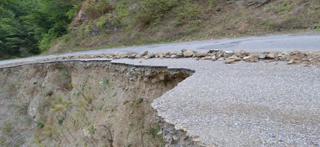 GÜMELİ’DE ATAYOLU ÇÖKMEYE DEVAM EDİYOR