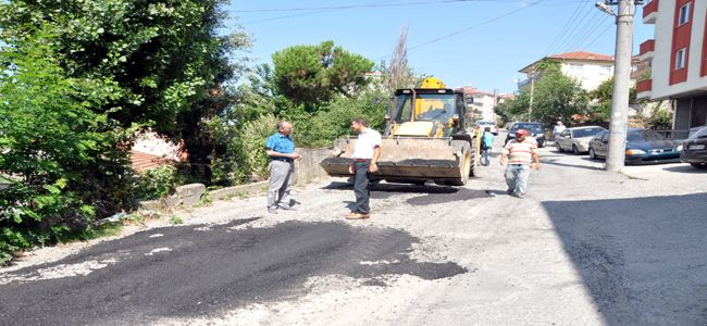 ALAPLI’DA BOZUK YOLLAR ROTMİKS KAPLANIYOR